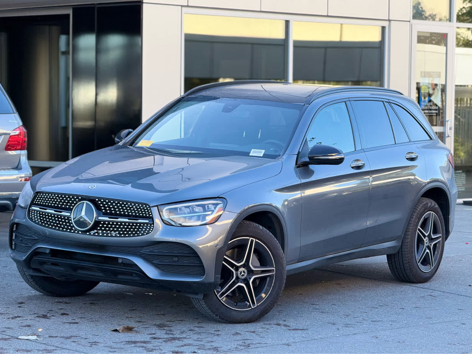 Used 2021 Mercedes-Benz GLC 300 4MATIC image 2