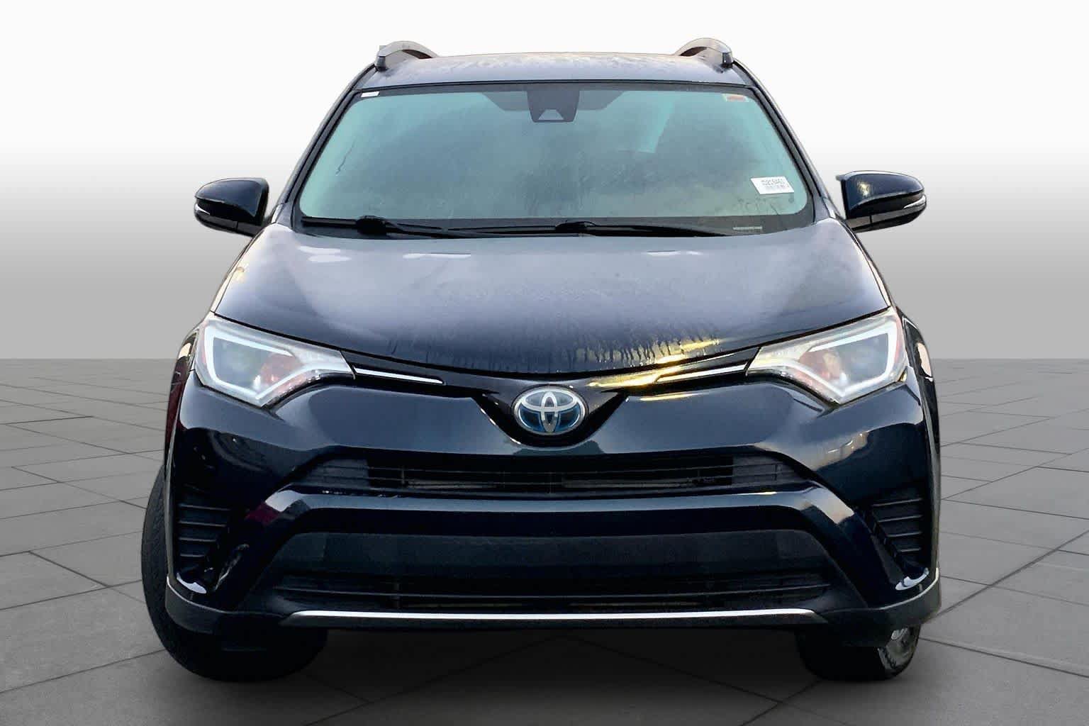 Used 2018 Toyota RAV4 LE AWD/4WD image 4