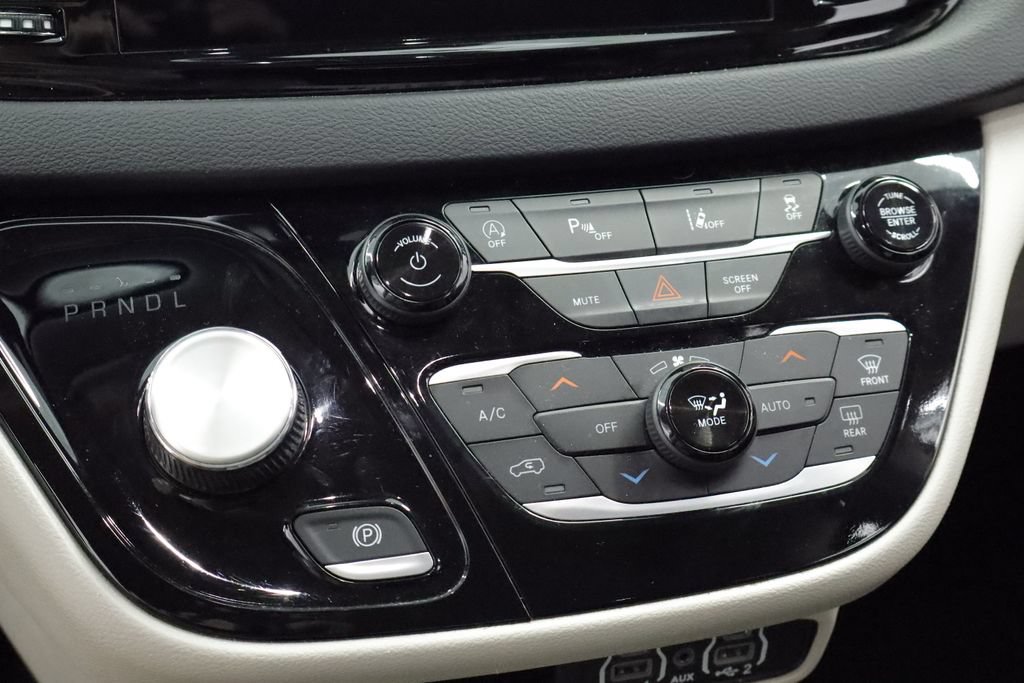 Certified 2023 Chrysler Pacifica Touring-L FWD image 28