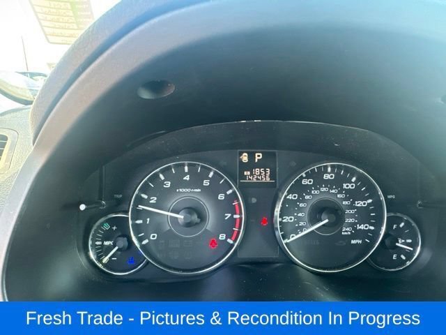 Used 2011 Subaru Outback 2.5i Limited w/ PWR Moonroof Pkg AWD/4WD image 13