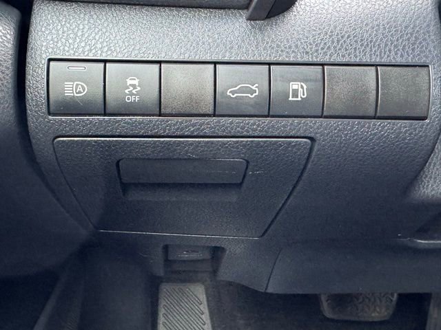 Used 2018 Toyota Camry LE image 31