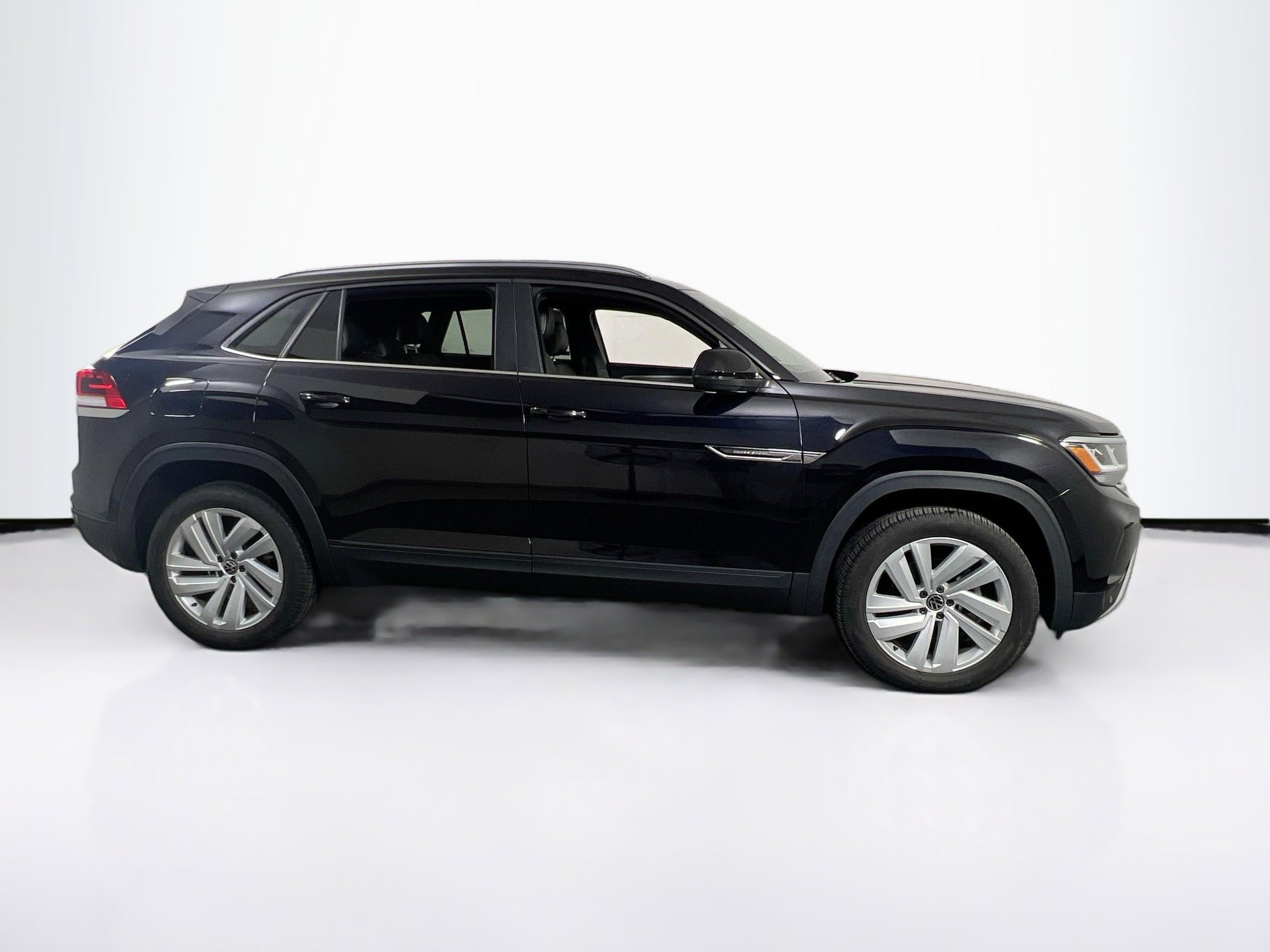 Used 2023 Volkswagen Atlas Cross Sport SE image 4