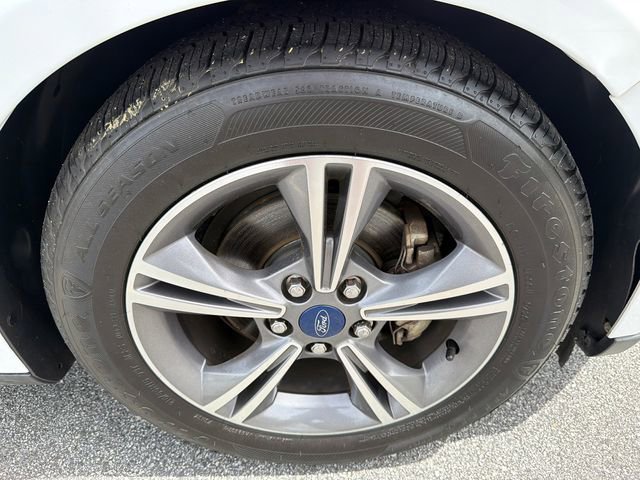 Used 2018 Ford Focus SE w/ SE Appearance Package image 12