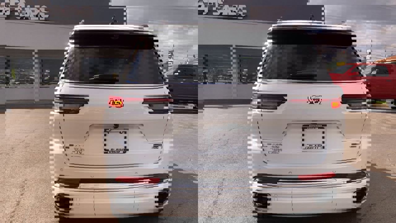 Used 2023 Jeep Grand Cherokee L Overland w/ Advanced Protech Group III image 7