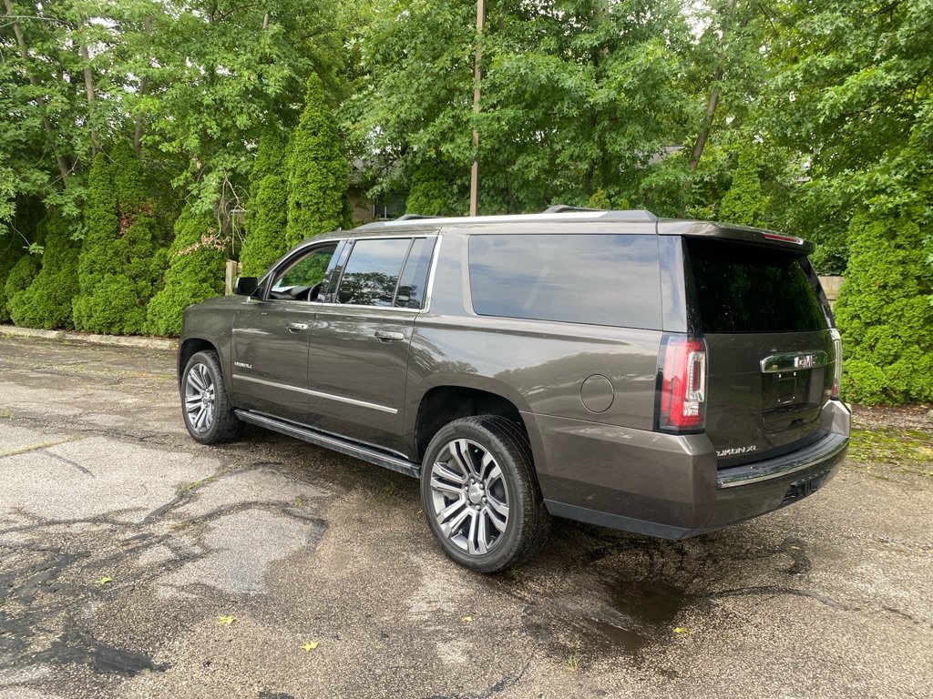 Used 2019 GMC Yukon XL Denali w/ Denali Ultimate Package AWD/4WD image 3
