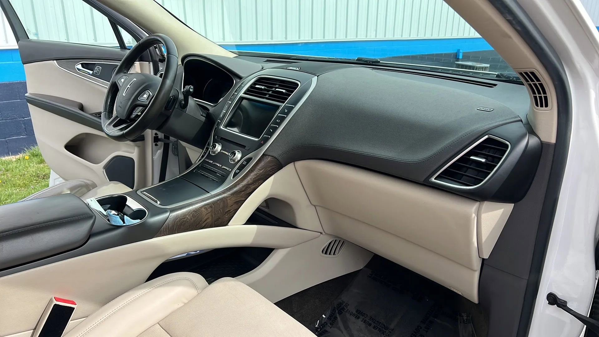 Used 2016 Lincoln MKX Reserve w/ Technology Package AWD/4WD image 22
