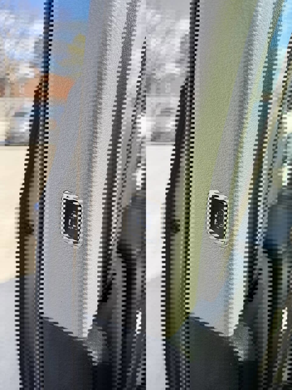 Used 2017 Chrysler Pacifica Platinum image 24