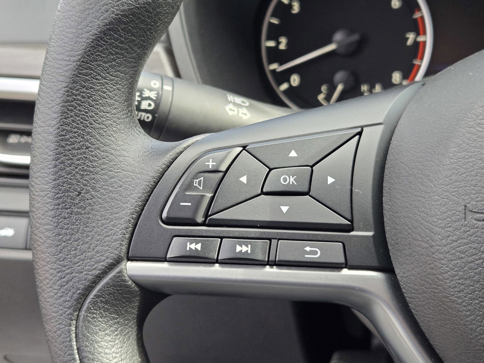 Used 2024 Nissan Altima 2.5 SV image 23