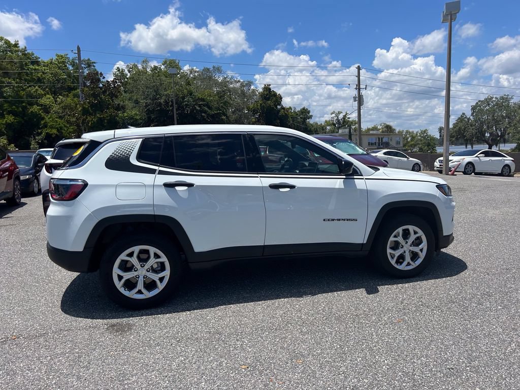 Used 2024 Jeep Compass Sport w/ Mopar Graphics Package AWD/4WD image 4