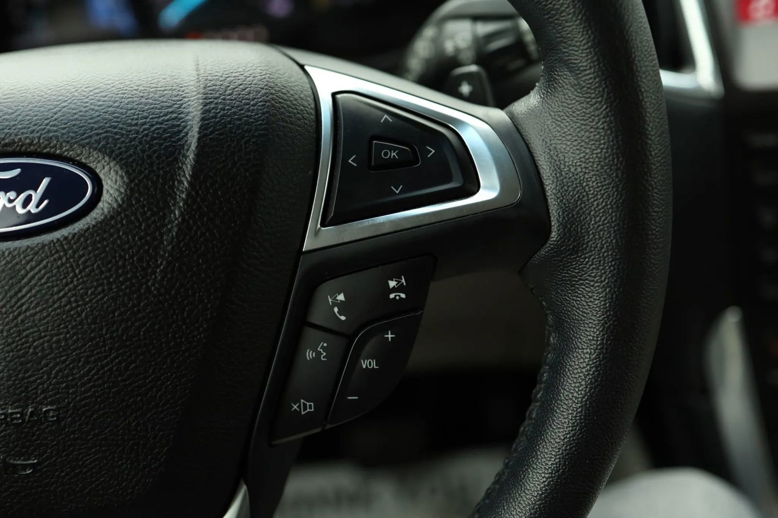 Used 2018 Ford Edge Titanium w/ Ford Safe & Smart Package image 16