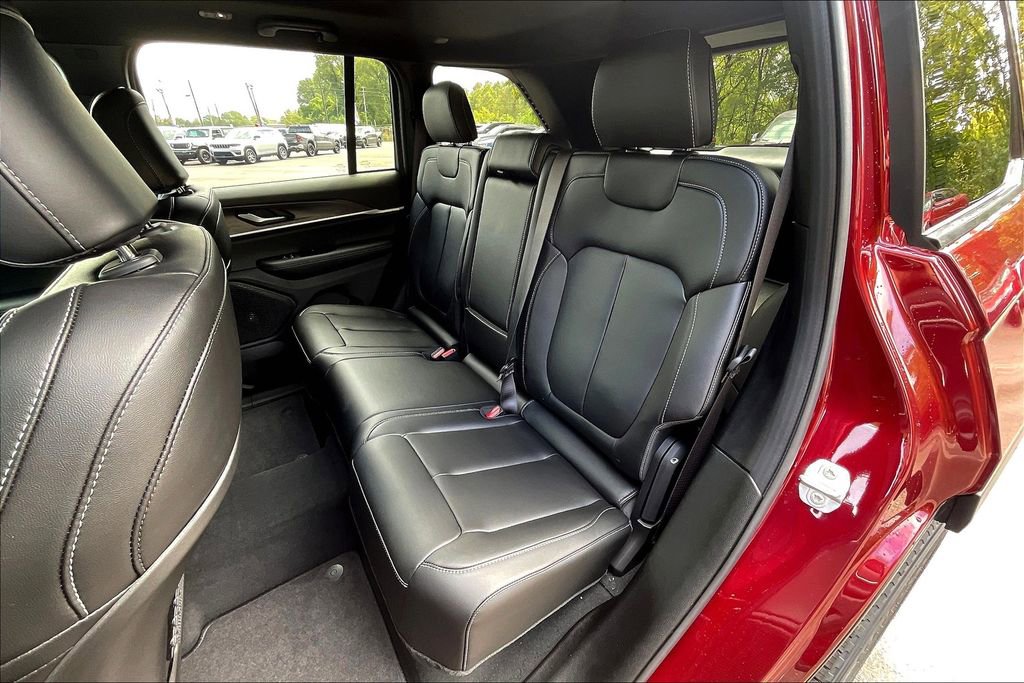 New 2025 Jeep Grand Cherokee Limited w/ Black Appearance Package image 10