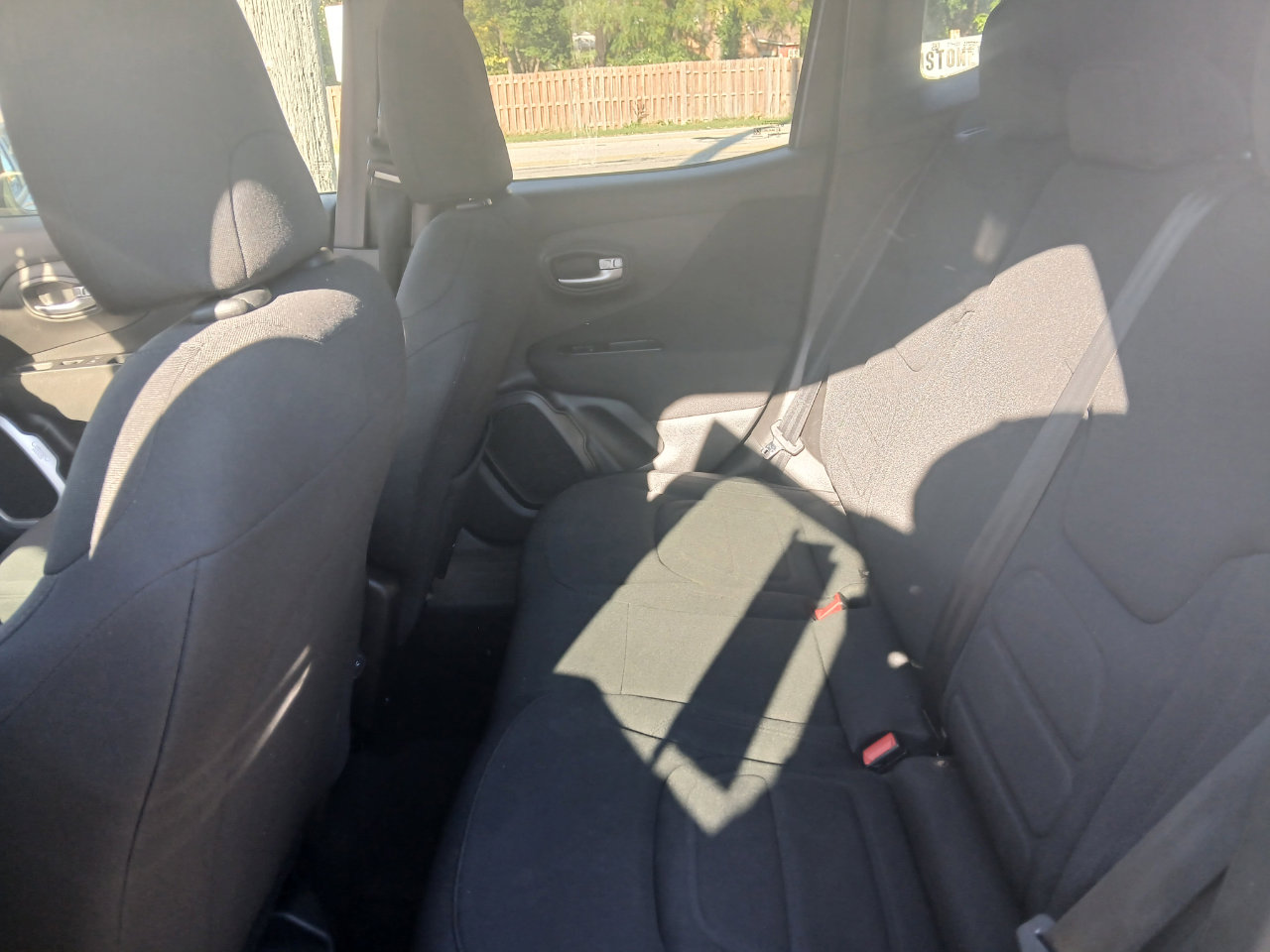 Used 2019 Jeep Renegade Latitude w/ Cold Weather Group image 11