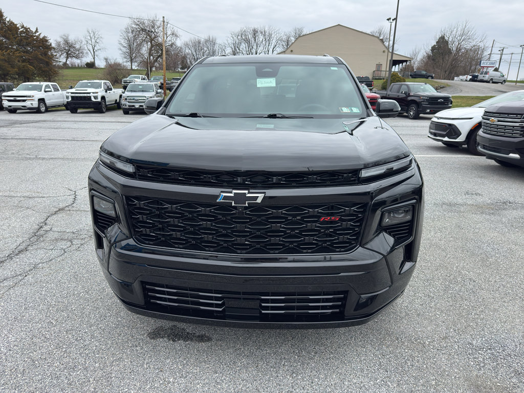 Used 2025 Chevrolet Traverse RS image 2