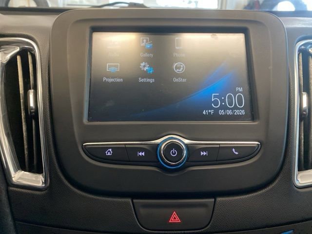 Used 2017 Chevrolet Malibu LT FWD image 19