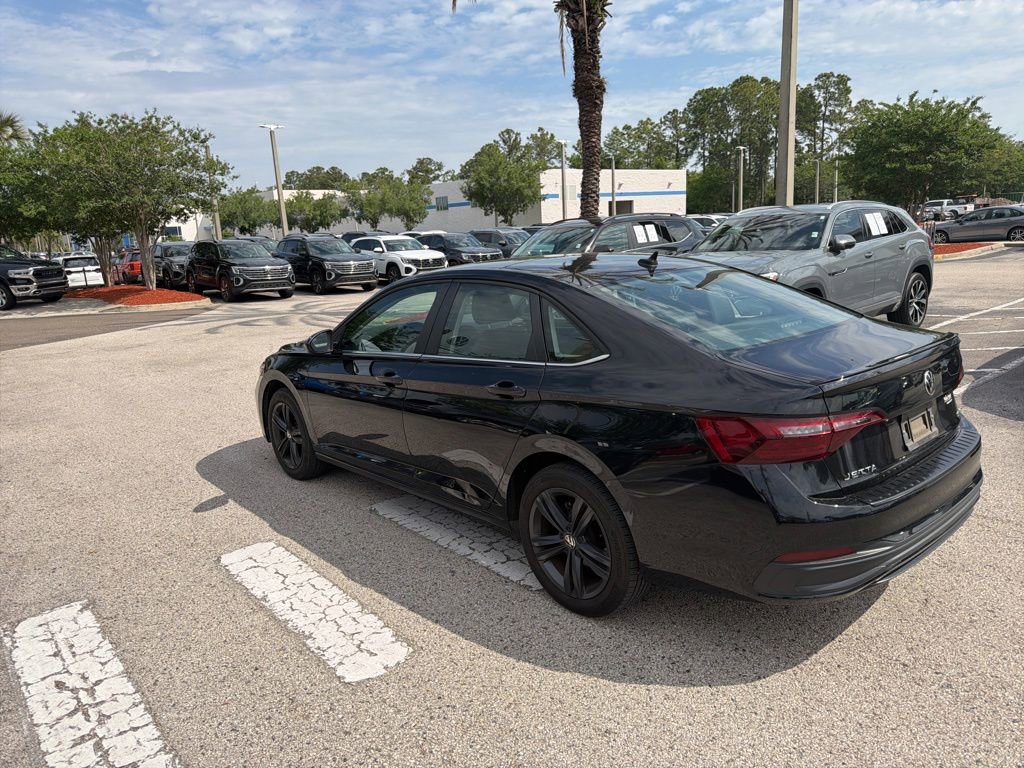 Used 2023 Volkswagen Jetta SE FWD image 5