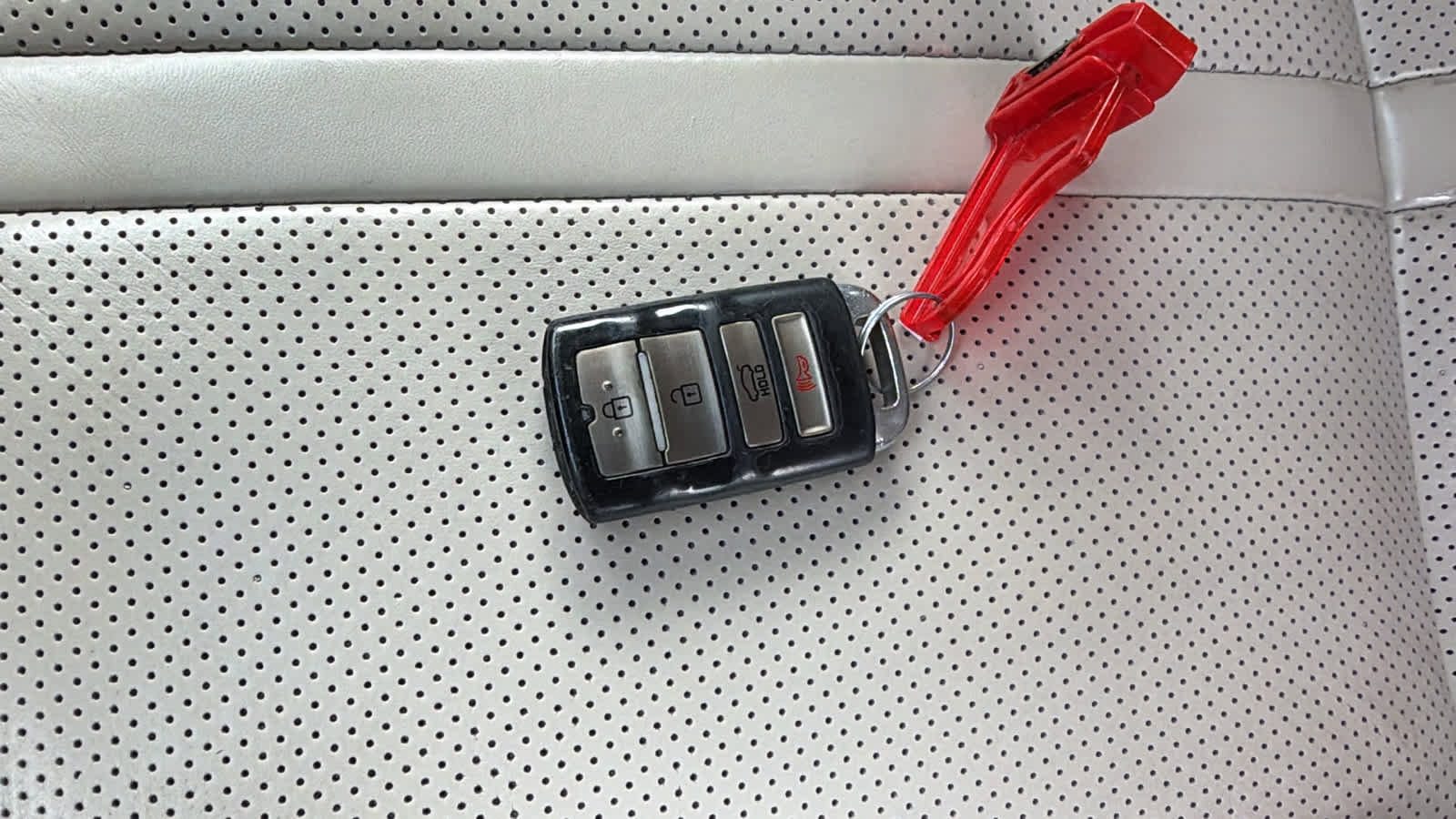 Used 2016 Kia K900 Luxury image 20