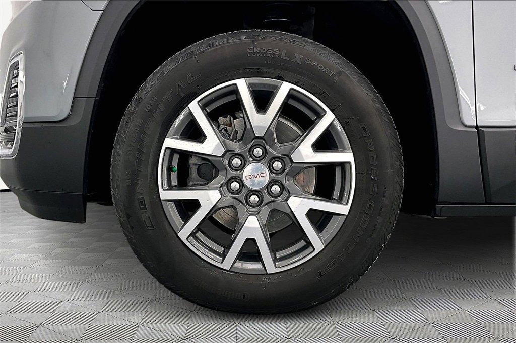 Used 2023 GMC Acadia SLE w/ Driver Convenience Package image 9