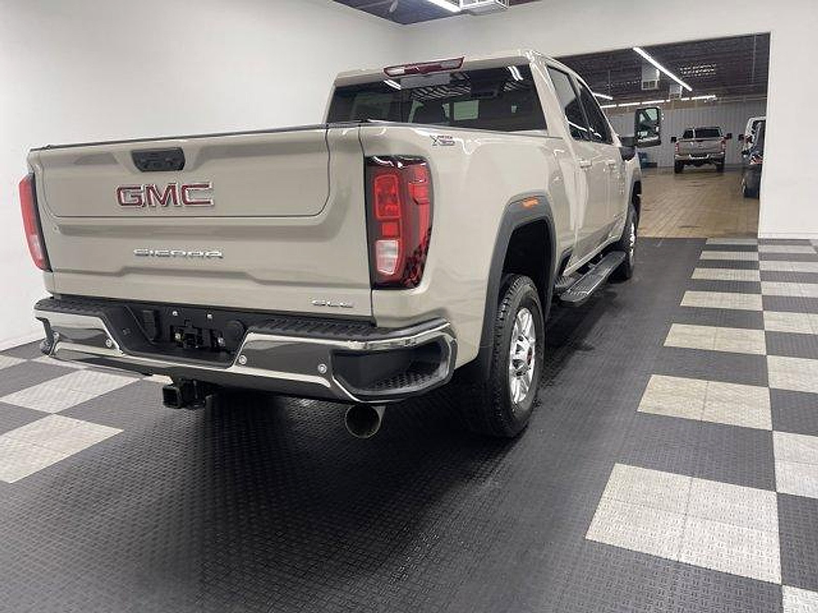 New 2026 GMC Sierra 2500 SLE w/ SLE Value Package; AWD/4WD image 4