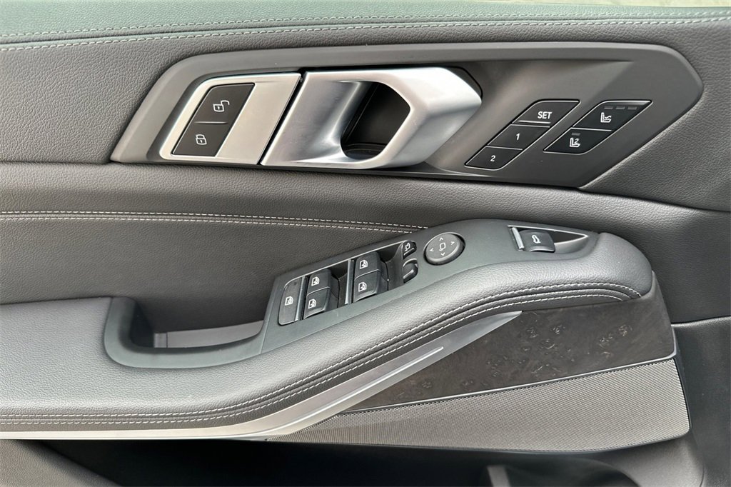 Used 2021 BMW X5 sDrive40i w/ M Sport Package image 13