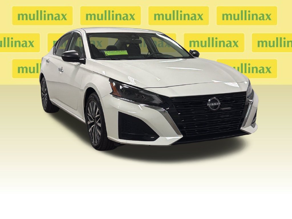 Used 2025 Nissan Altima 2.5 SV FWD image 2