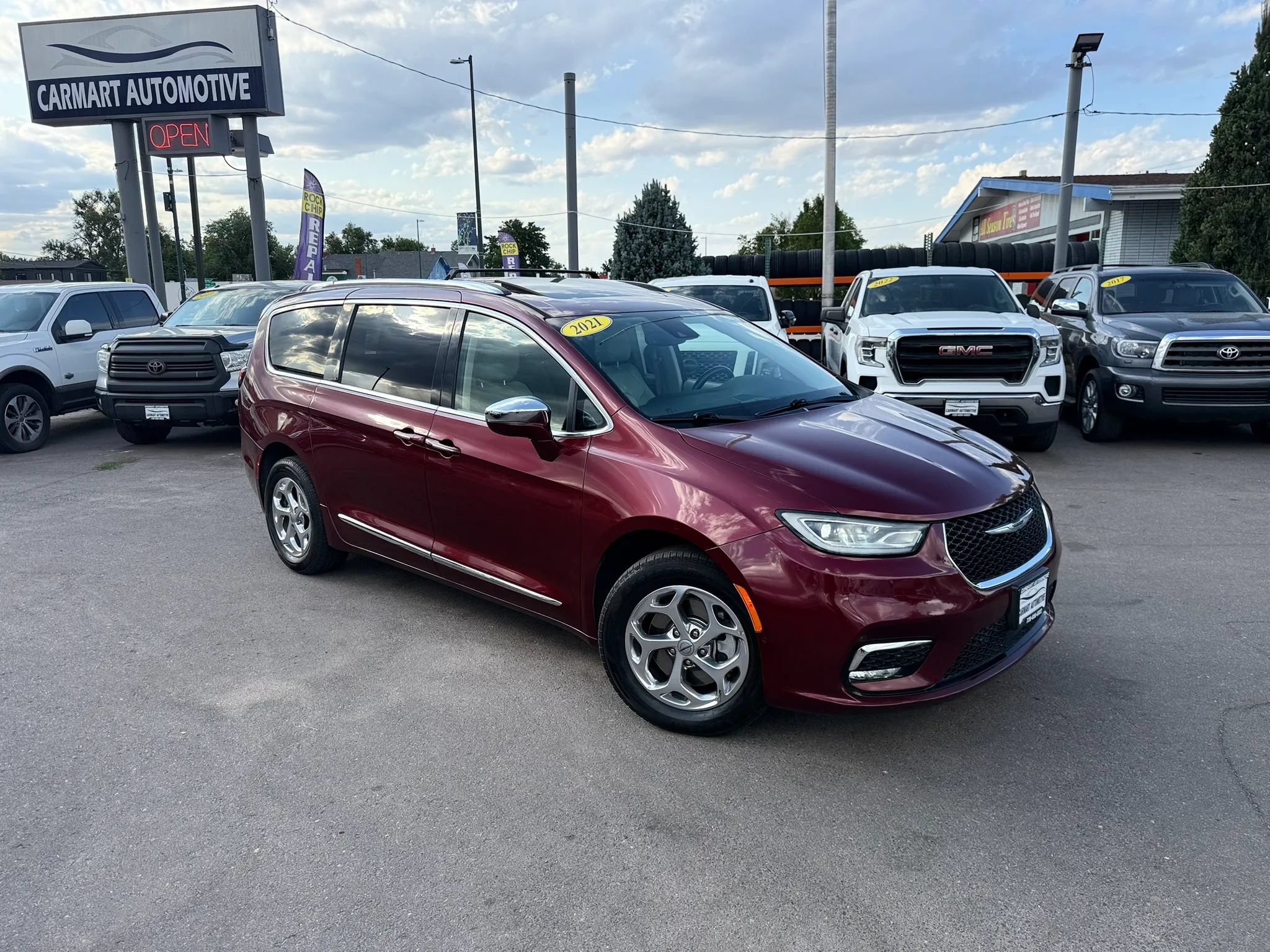 Used 2021 Chrysler Pacifica Limited w/ Premium & Safety Sphere Group AWD/4WD image 2
