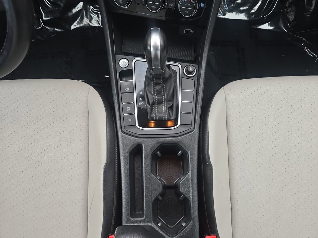 Used 2019 Volkswagen Jetta R-Line w/ R-Line Cold Weather Package image 12