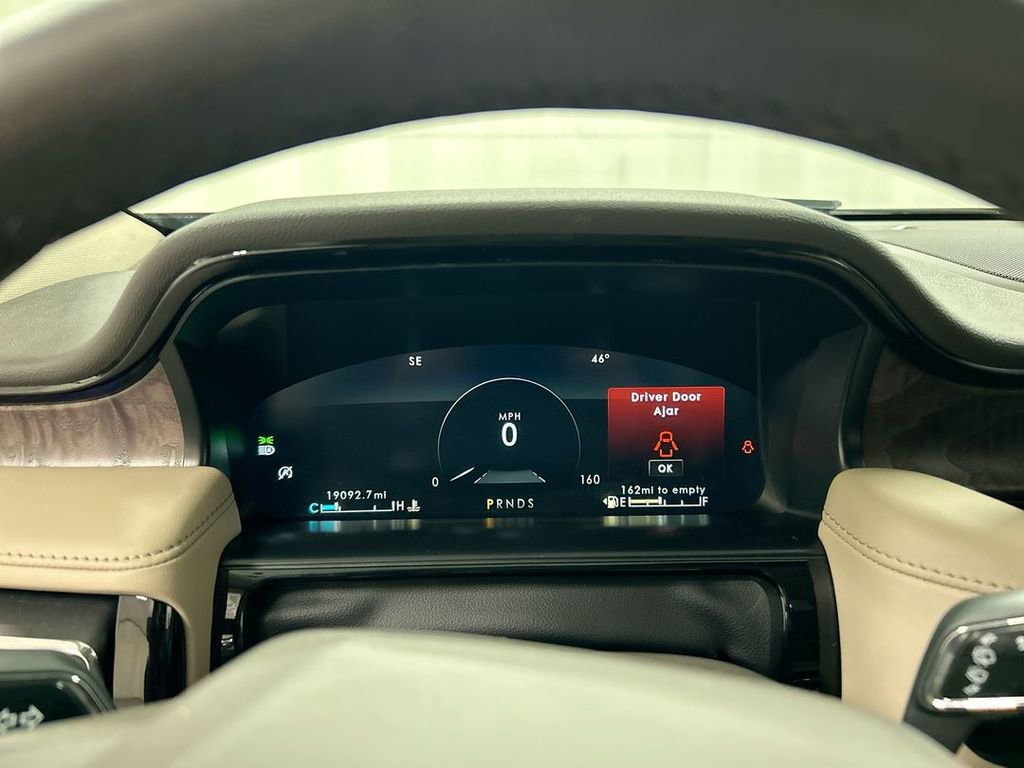 Used 2023 Lincoln Nautilus Reserve w/ Equipment Group 201A image 13