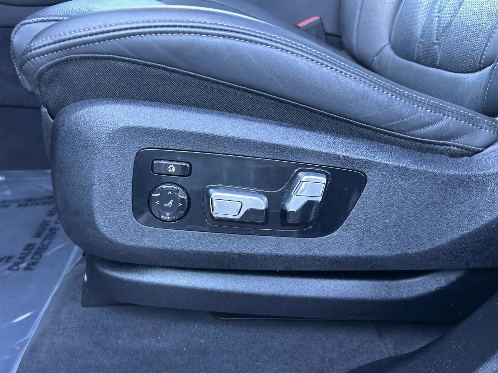 Used 2025 BMW X5 xDrive50e image 17