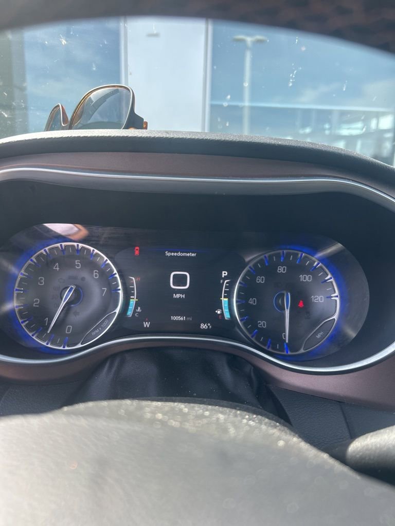 Used 2017 Chrysler Pacifica Touring-L Plus w/ Advanced Safetytec Group FWD image 10