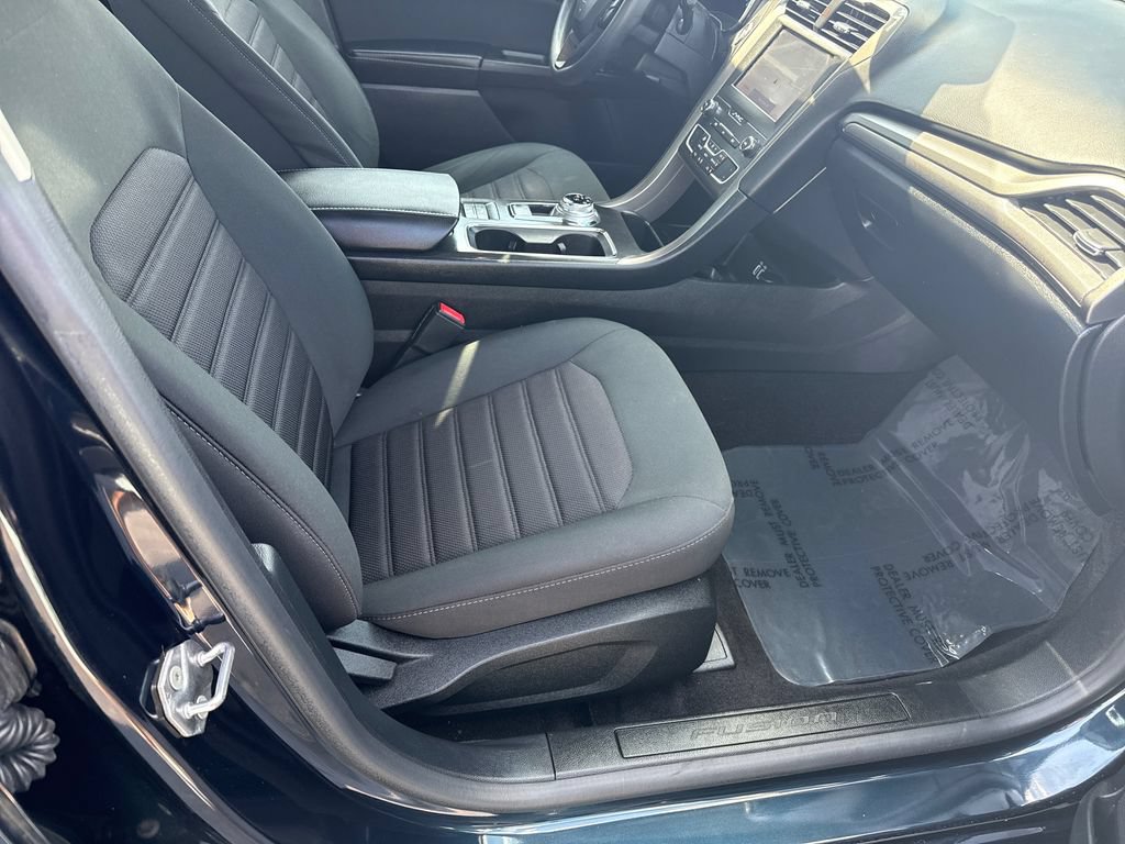 Used 2020 Ford Fusion SE FWD image 22