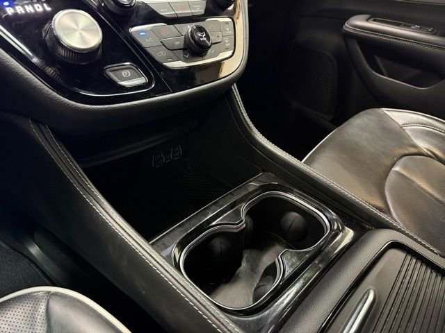 Used 2025 Chrysler Pacifica Limited image 22