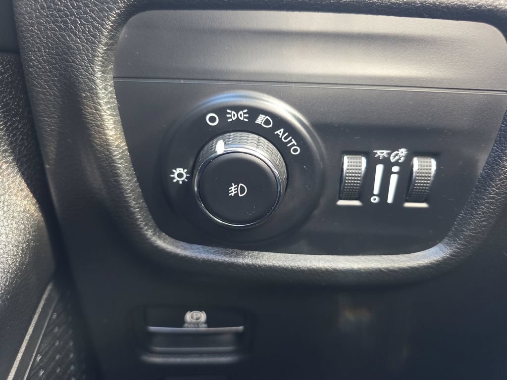 Used 2023 Jeep Grand Cherokee Limited AWD/4WD image 41
