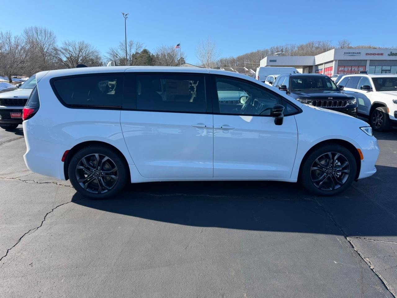 New 2026 Chrysler Pacifica Select FWD image 2