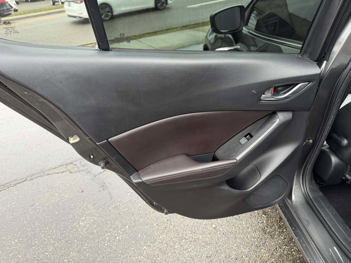 Used 2018 MAZDA MAZDA3 Touring image 14