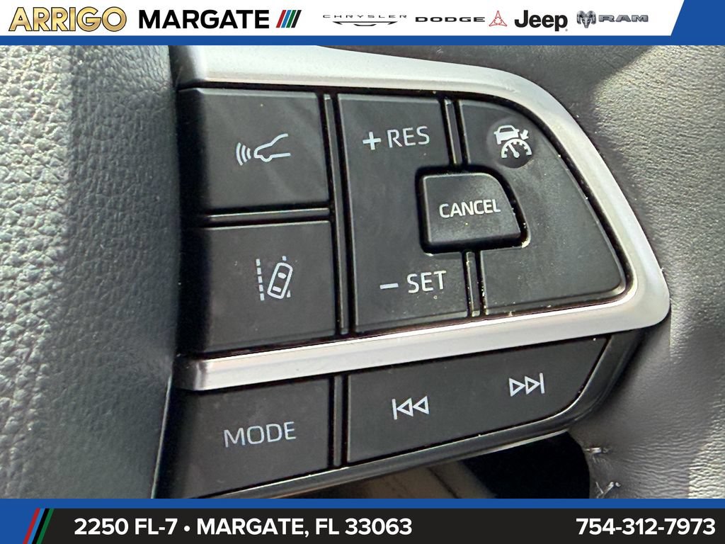 Used 2024 Toyota Highlander Platinum FWD image 34