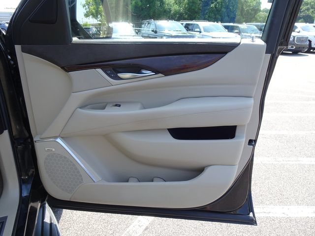 Used 2017 Cadillac Escalade Luxury AWD/4WD image 19