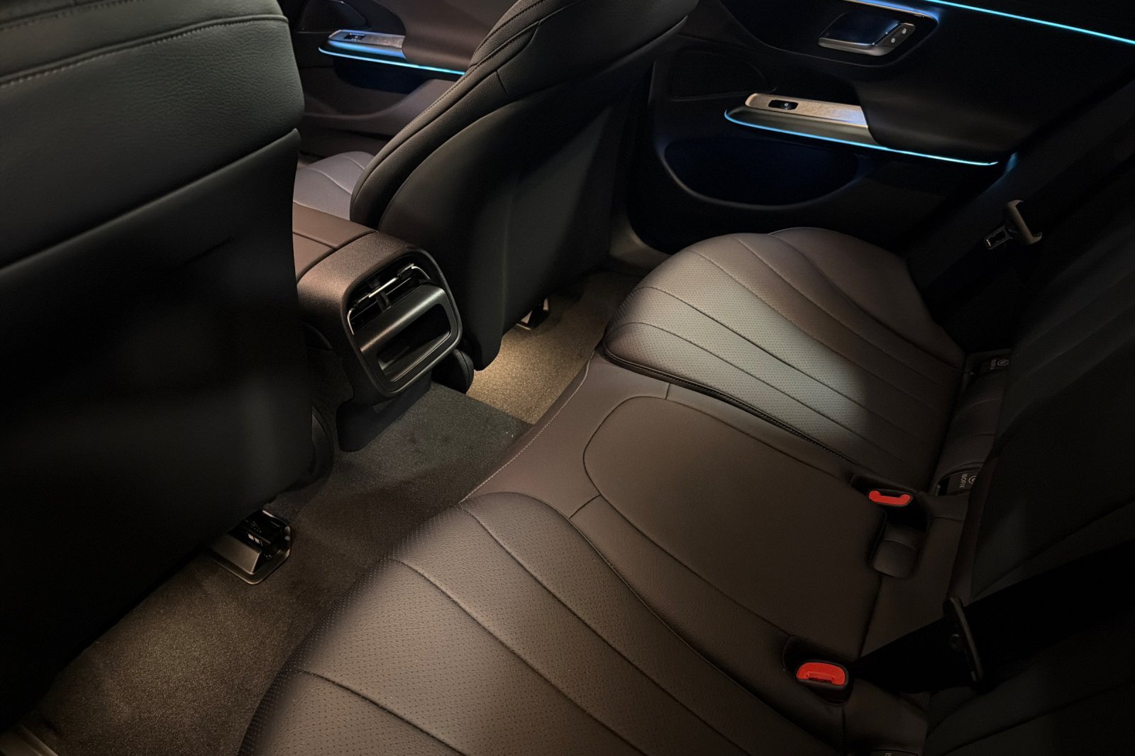 New 2027 Mercedes-Benz E 450 4MATIC Sedan image 11