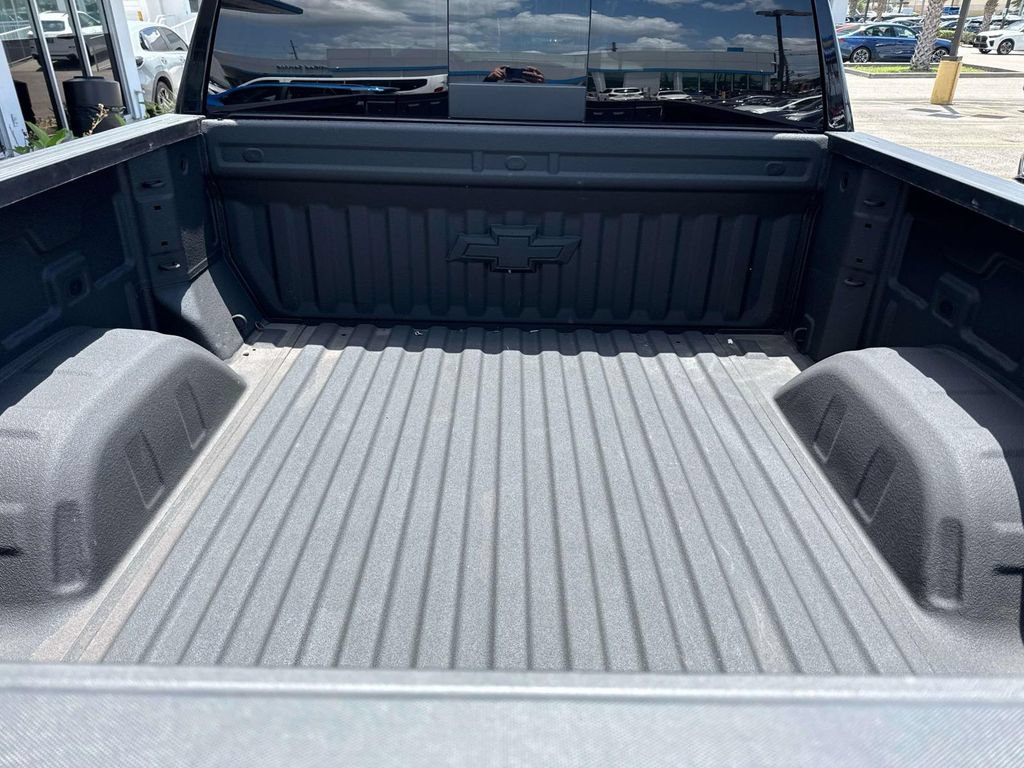 Used 2025 Chevrolet Silverado 1500 ZR2 w/ Technology Package AWD/4WD image 8