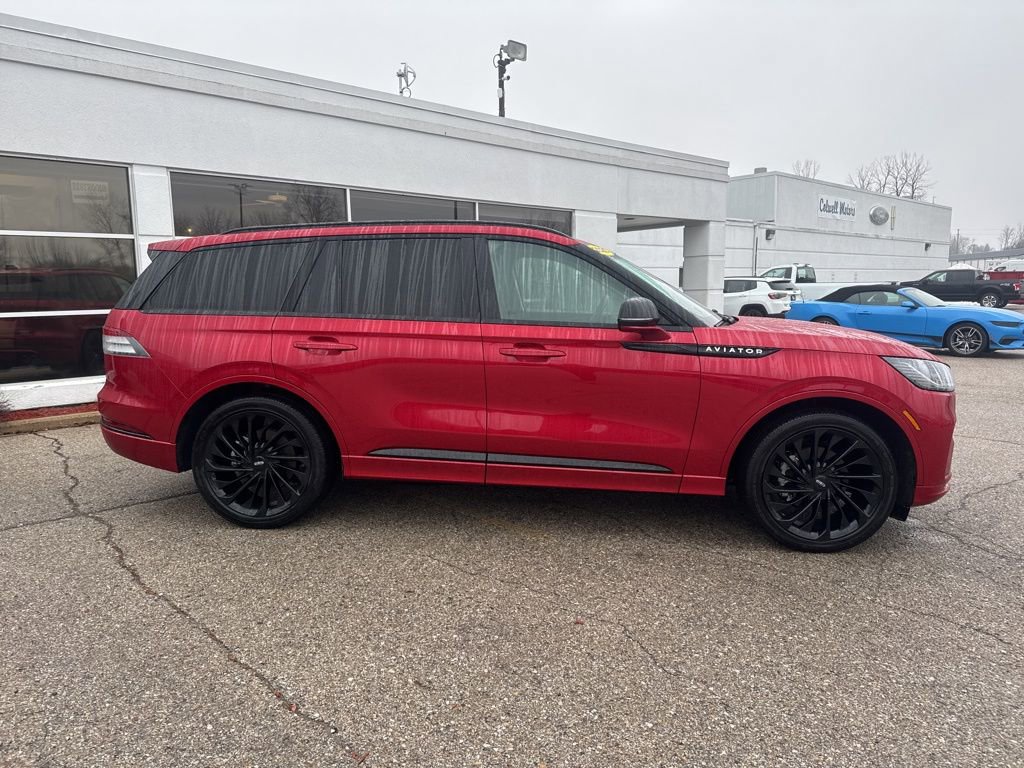 Used 2025 Lincoln Aviator Reserve w/ Equipment Group 201A image 2