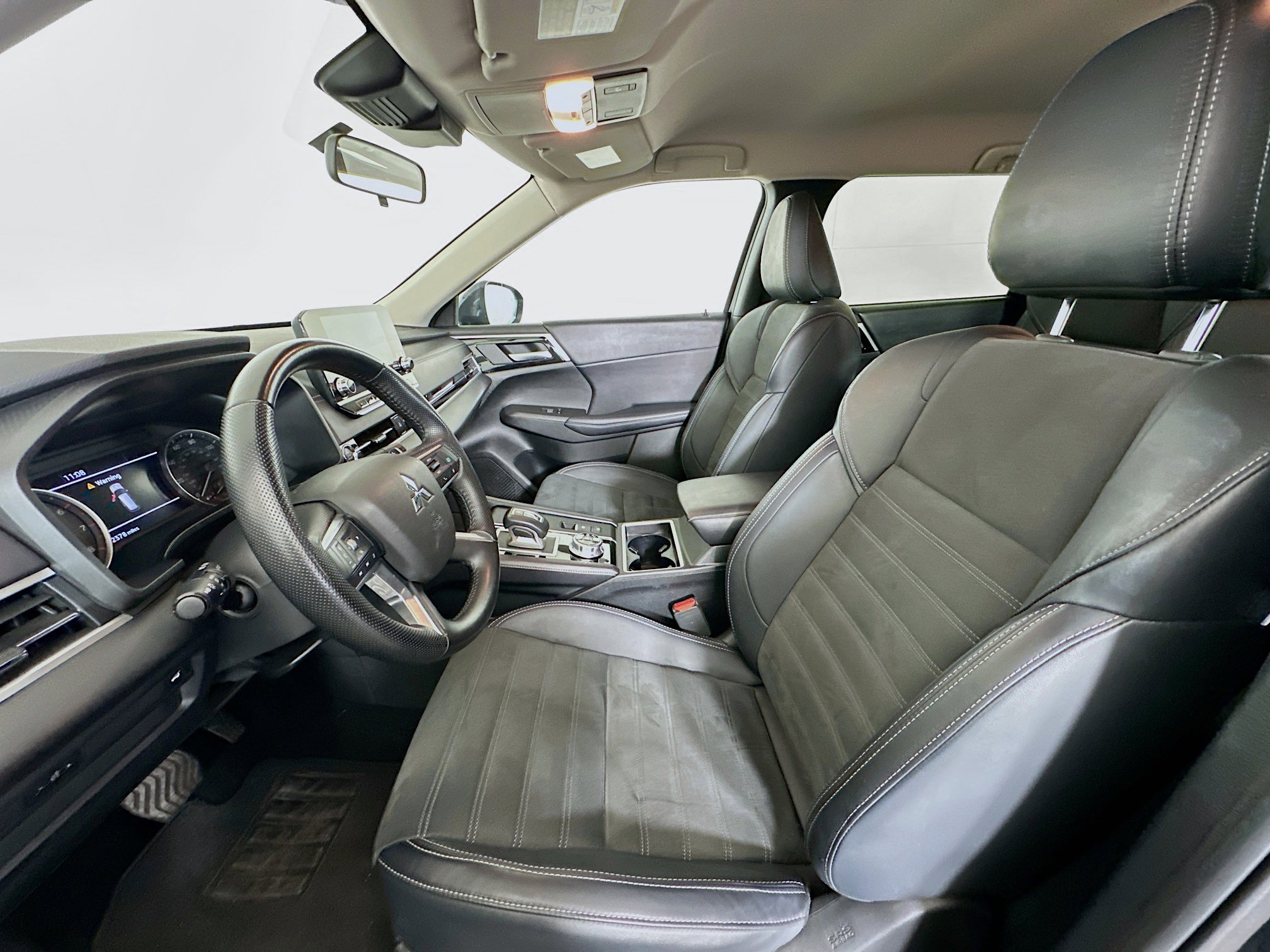 Used 2024 Mitsubishi Outlander SE Black Edition image 17