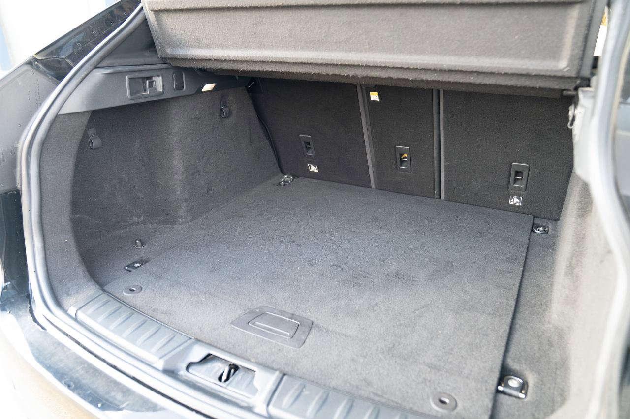 Used 2017 Jaguar F-PACE Premium image 18