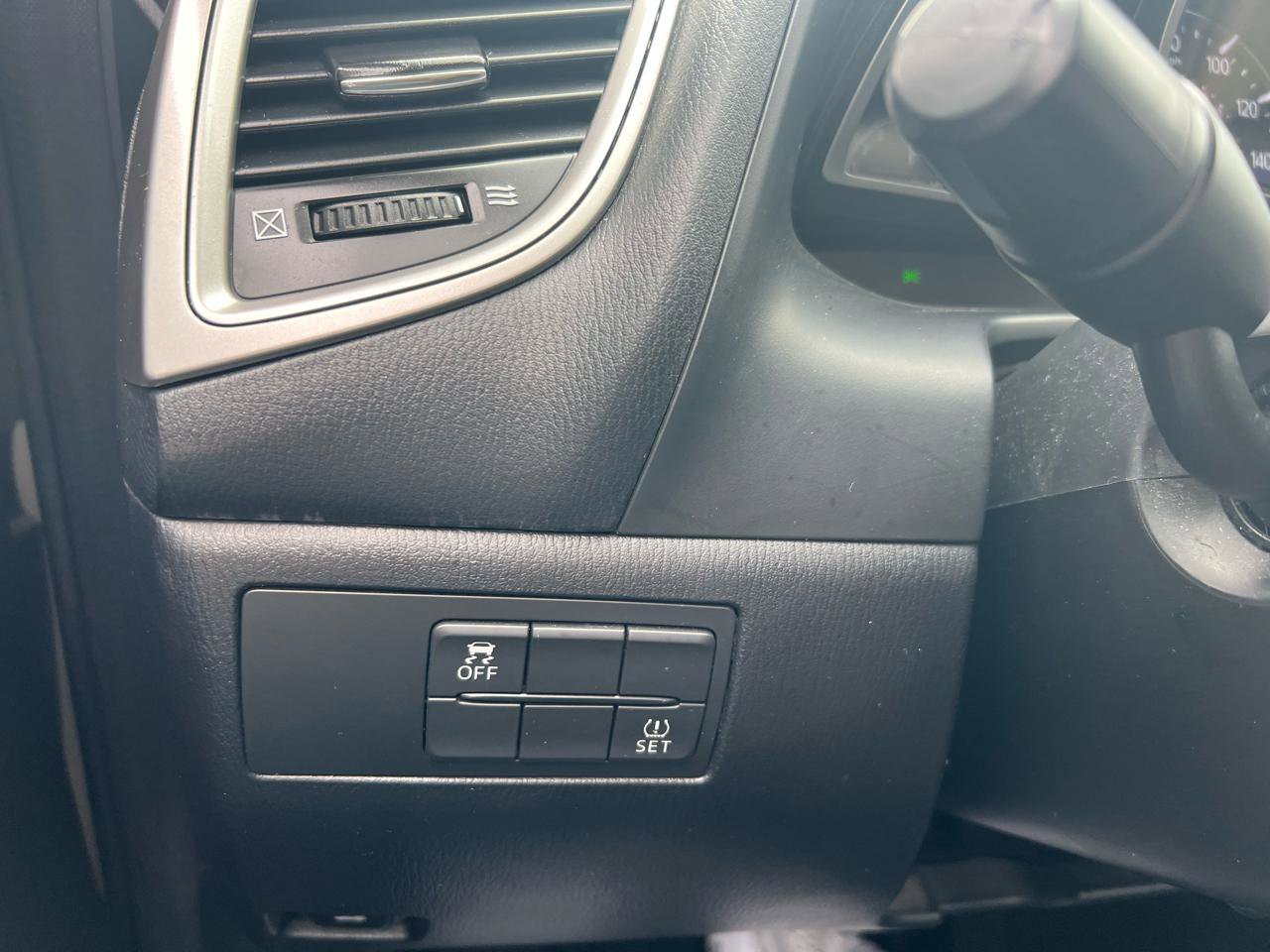 Used 2018 MAZDA MAZDA3 Sport image 40