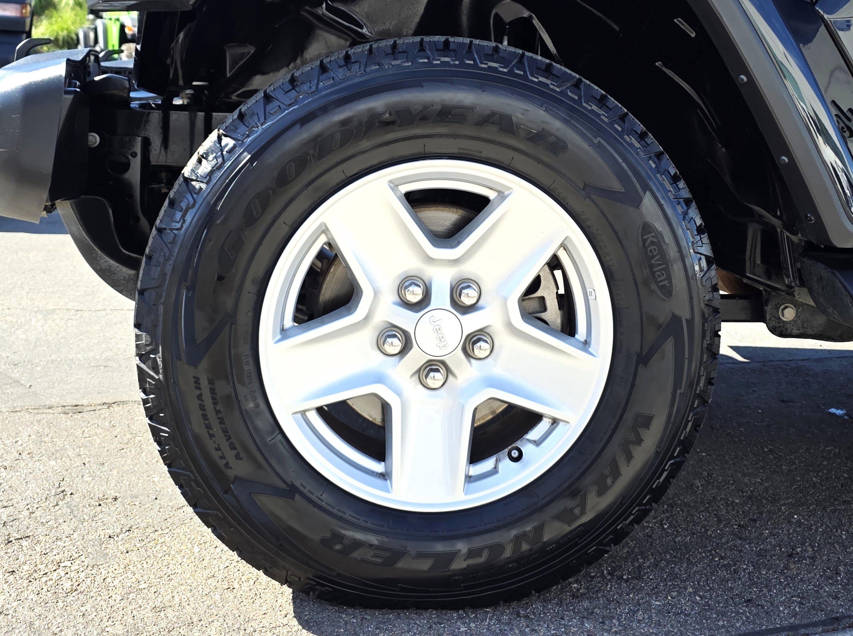 Certified 2023 Jeep Gladiator Sport image 9