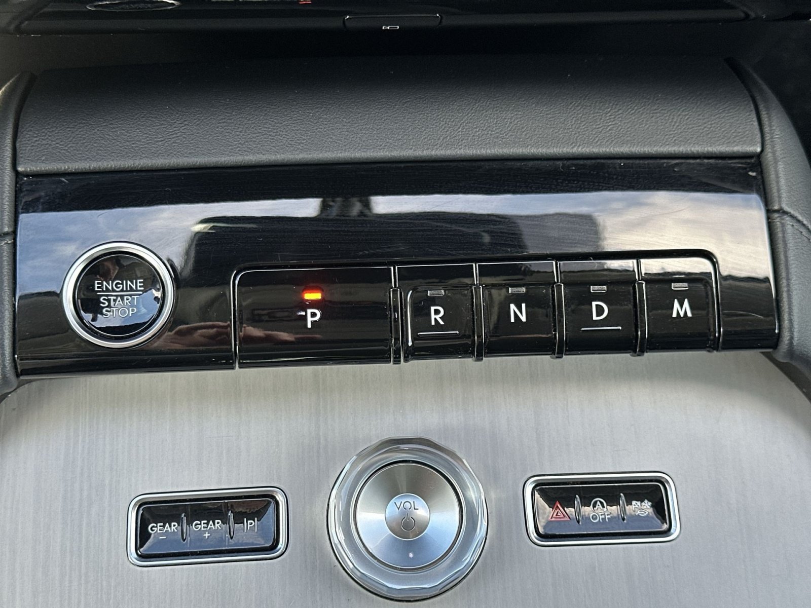 Used 2025 Lincoln Navigator Reserve AWD/4WD image 23