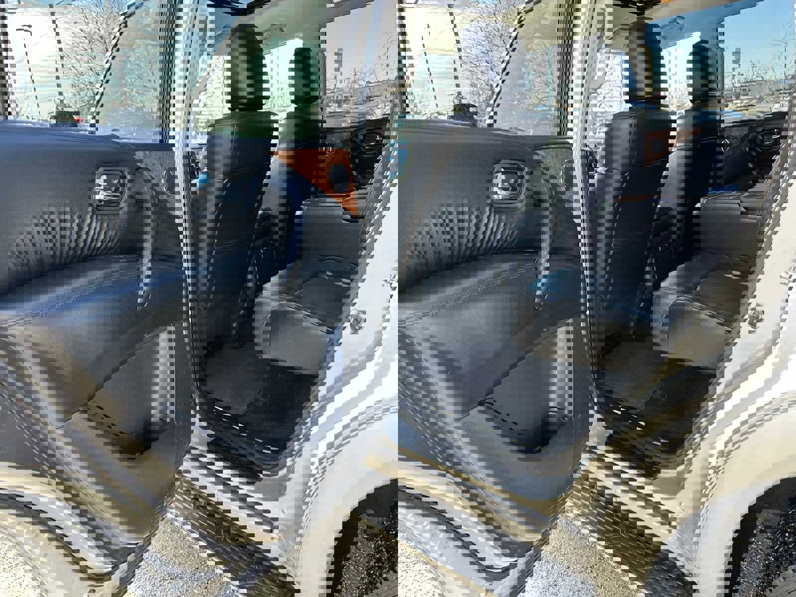 Used 2021 Nissan Armada SL w/ Captain's Chairs Package image 17