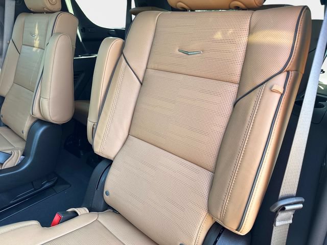 New 2026 Cadillac Escalade Luxury w/ LPO, Radiant Package AWD/4WD image 16