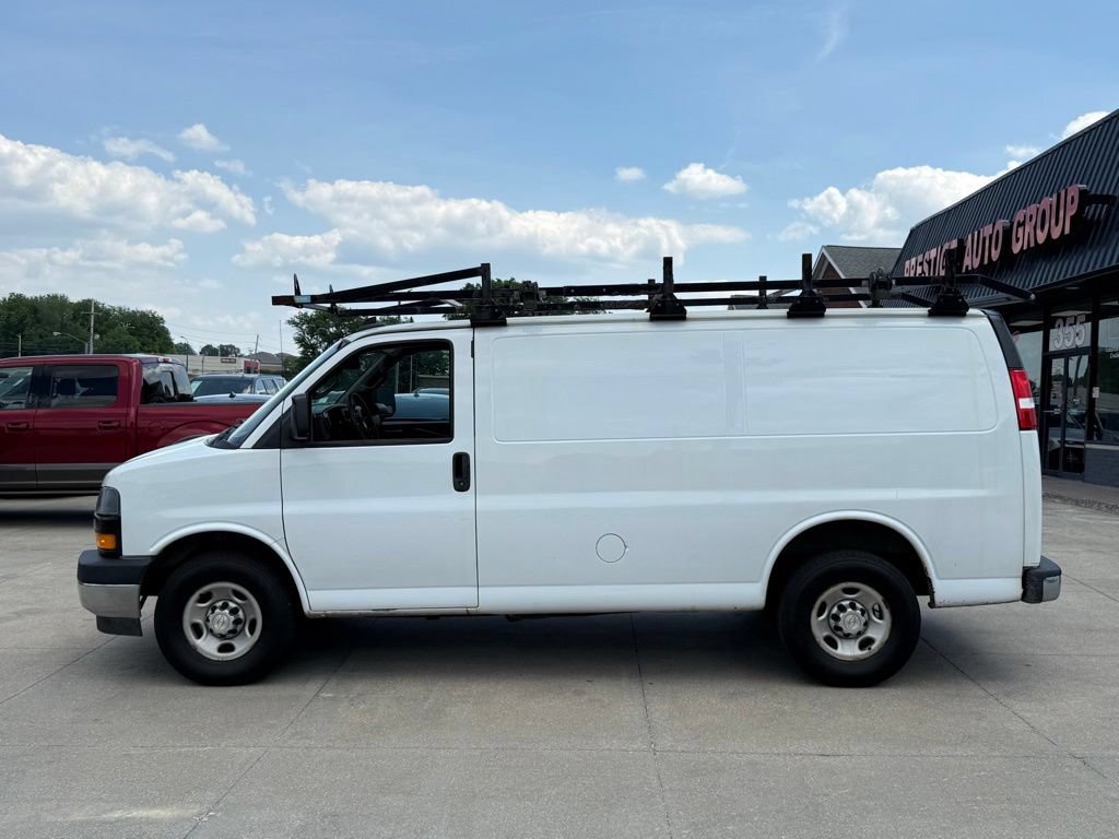 Used 2021 Chevrolet Express 3500 w/ Driver Convenience Package RWD image 3