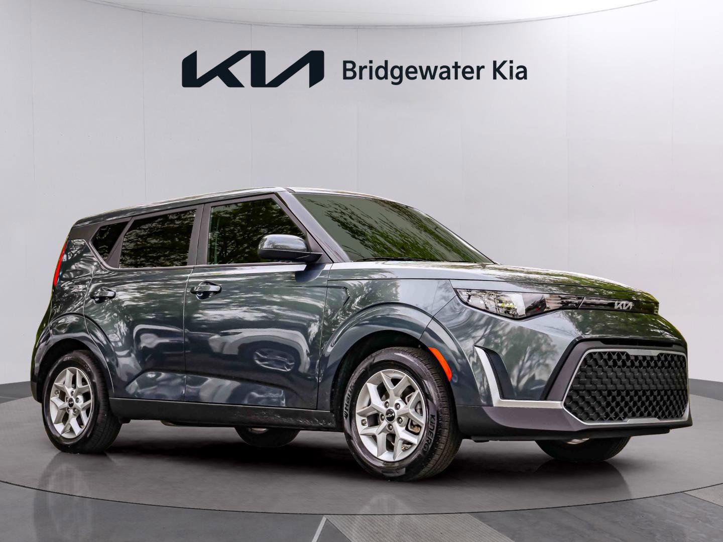 Certified 2025 Kia Soul LX w/ LX Technology Package FWD image 2