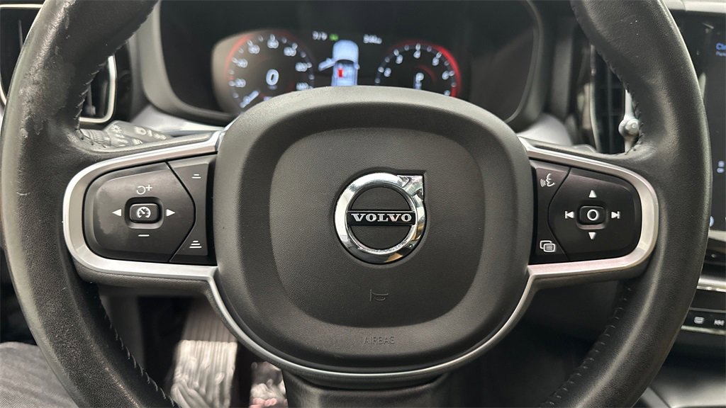 Used 2020 Volvo XC60 T6 Momentum image 17