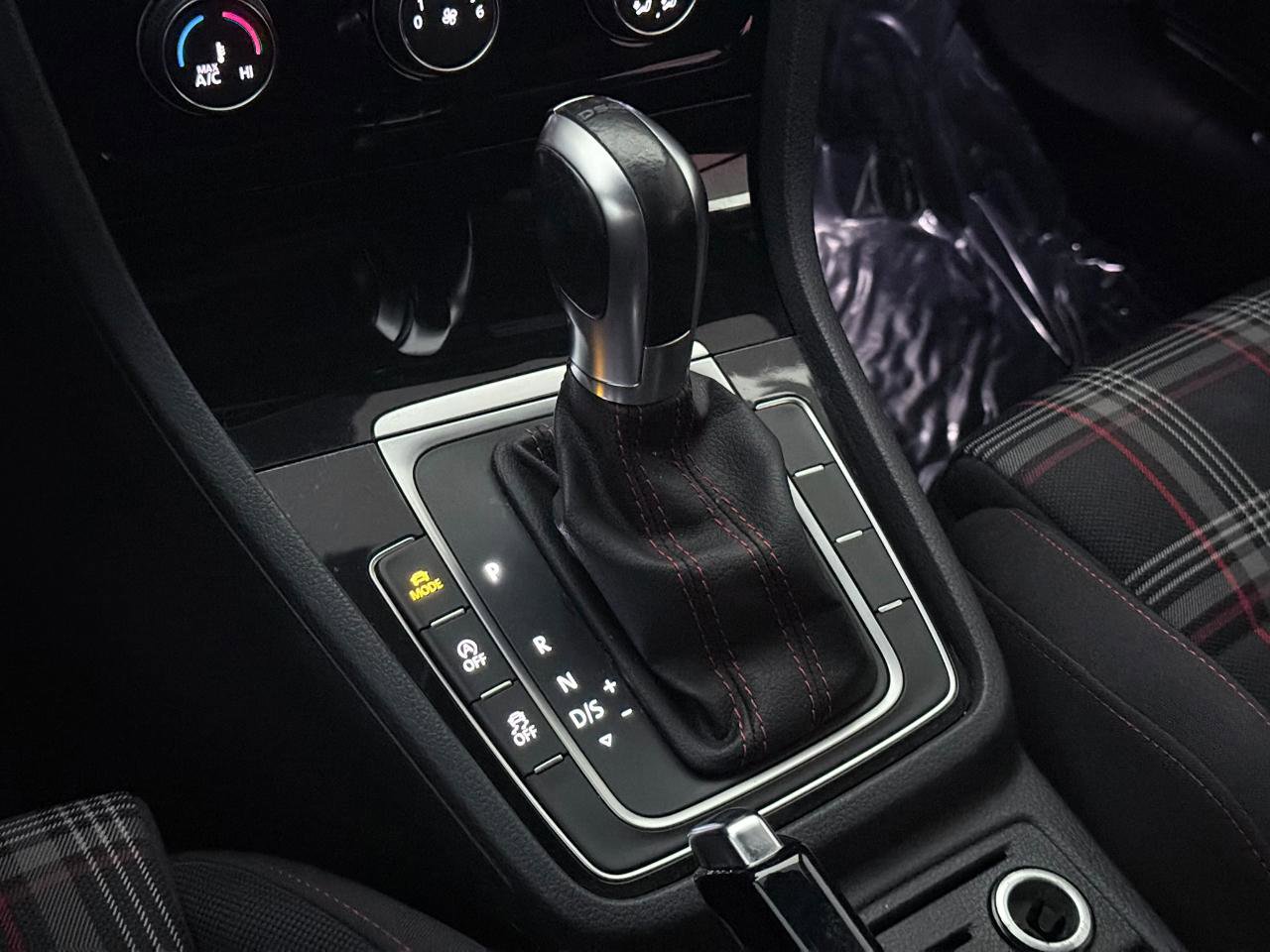 Used 2019 Volkswagen GTI SE FWD image 36
